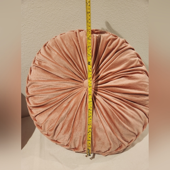 Pink velvet pillows - Picture 2 of 3